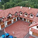Maison d'hôtes Jantarvia Car Museum , Pasja I Wypoczynek Z Klimatem Jantar