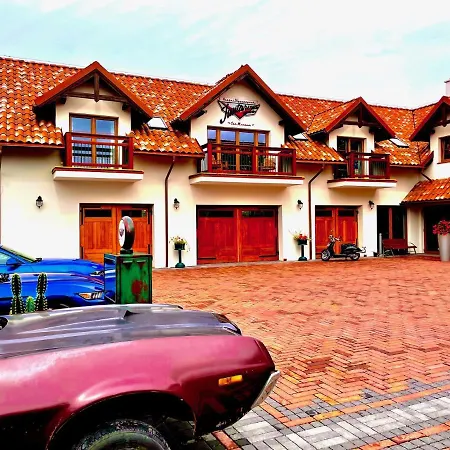 Jantarvia Car Museum , Pasja I Wypoczynek Z Klimatem