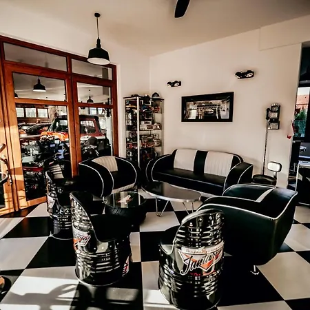 Jantarvia Car Museum , Pasja I Wypoczynek Z Klimatem Penzion