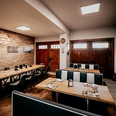 Jantarvia Car Museum , Pasja I Wypoczynek Z Klimatem