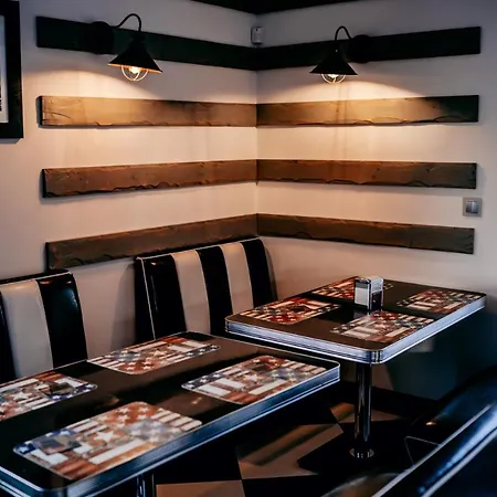 Jantarvia Car Museum , Pasja I Wypoczynek Z Klimatem 3* Jantar