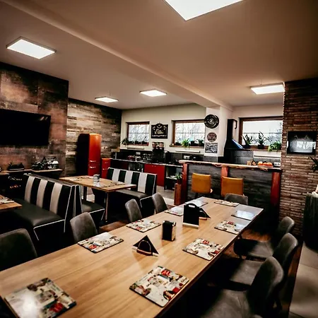 Jantarvia Car Museum , Pasja I Wypoczynek Z Klimatem 3* Jantar