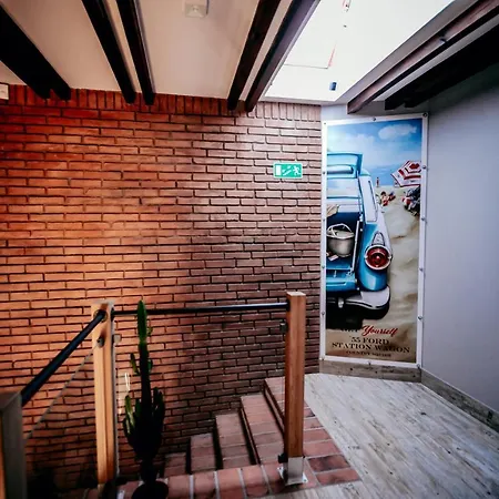 Maison d'hôtes Jantarvia Car Museum , Pasja I Wypoczynek Z Klimatem
