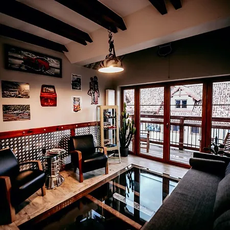 Maison d'hôtes Jantarvia Car Museum , Pasja I Wypoczynek Z Klimatem *