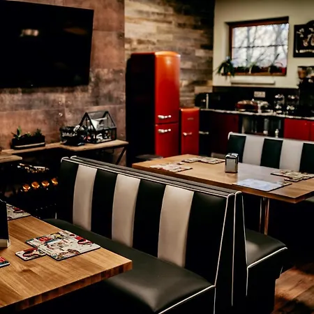 Jantarvia Car Museum , Pasja I Wypoczynek Z Klimatem Konukevi Jantar