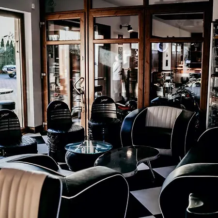 Maison d'hôtes Jantarvia Car Museum , Pasja I Wypoczynek Z Klimatem *
