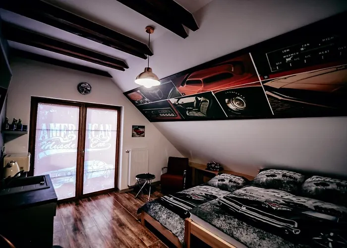 Jantarvia Car Museum , Pasja I Wypoczynek Z Klimatem 3* Янтар