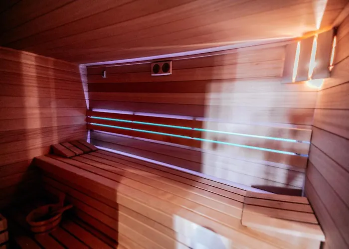 Jantarvia Car Museum , Pasja I Wypoczynek Z Klimatem 3* Янтар