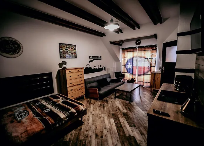 Jantarvia Car Museum , Pasja I Wypoczynek Z Klimatem 3* Янтар