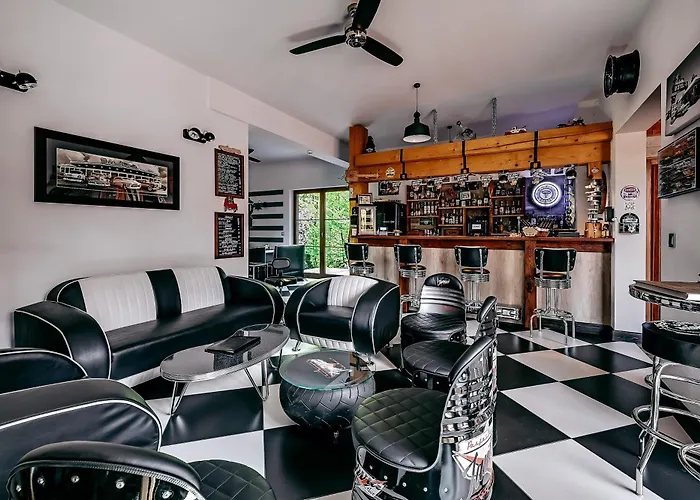 Jantarvia Car Museum , Pasja I Wypoczynek Miejsce Z Klimatem Pensjonat